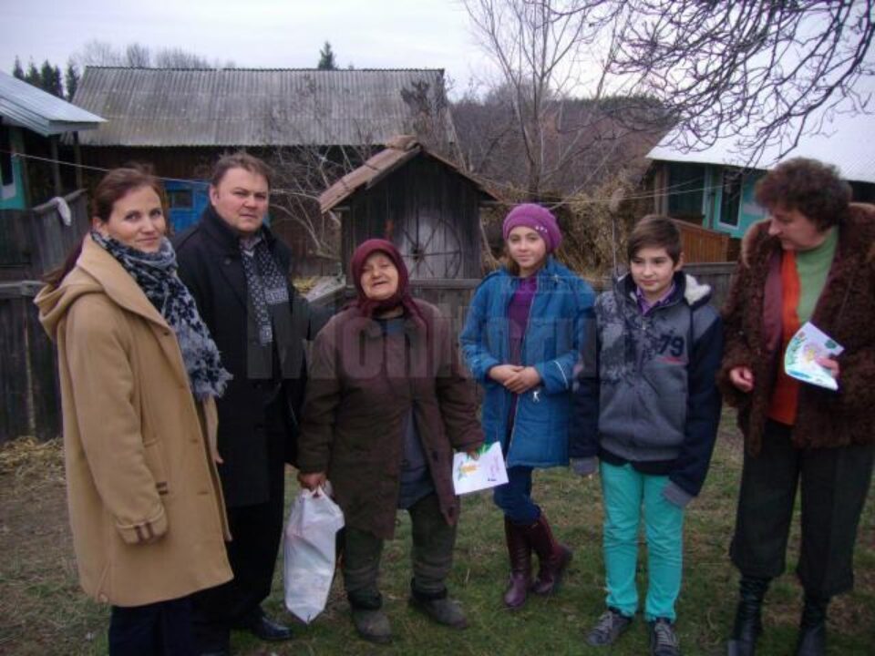 Bătrânii din Ilișești au primit pachete de Moș Nicolae