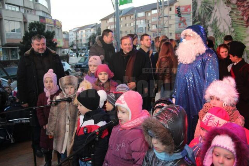 Copii de la grădinițele din Burdujeni au susținut un spectacol de colinde