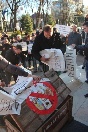 Câteva sute de persoane au participat la protestul organizat de PDL