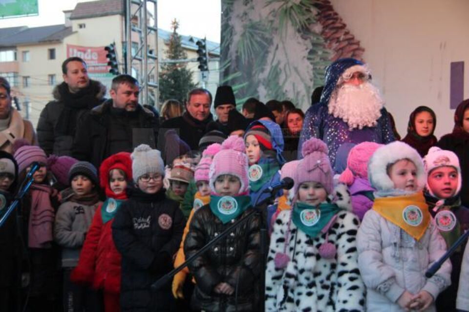 Copii de la grădinițele din Burdujeni au susținut un spectacol de colinde