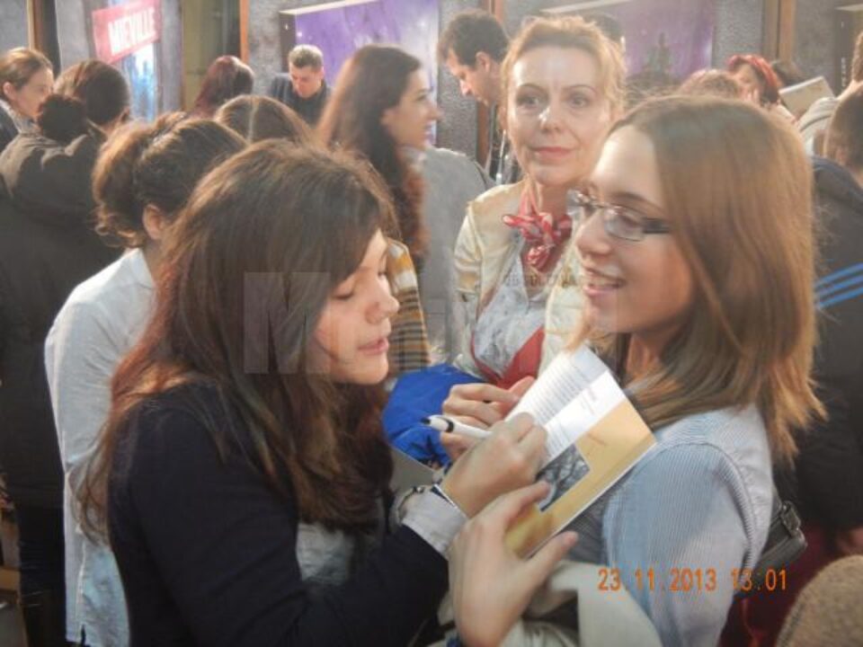 Ioana Robciuc, la lansarea cărții de la Târgul Internațional de Carte Gaudeamus