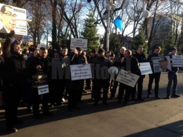 Câteva sute de persoane au participat la protestul organizat de PDL