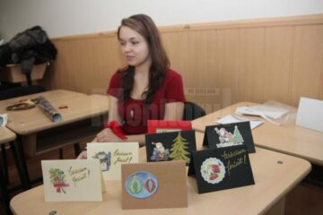 Banii obținuți din vânzarea obiectelor expuse vor fi donați unui caz social