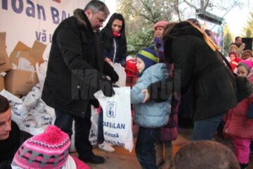 Copiii suceveni au primit daruri de la deputatul Ioan Balan