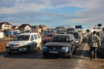 Traficul rutier, dat peste cap pe sensul unic de ieșire din Suceava spre Gura Humorului