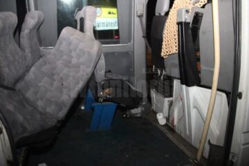 Șapte pasageri ai microbuzului au fost răniți