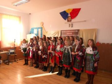 Program artistic realizat de elevii școlii, sub îndrumarea cadrelor didactice ale școlii