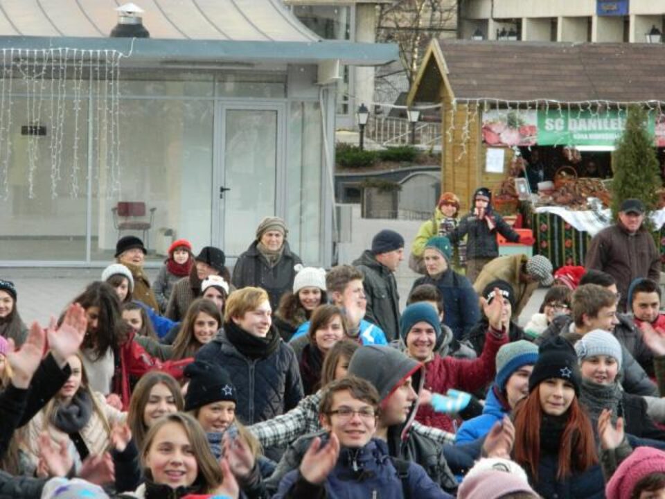 Circa 300 de elevi au fost antrenați într-un dans sincron