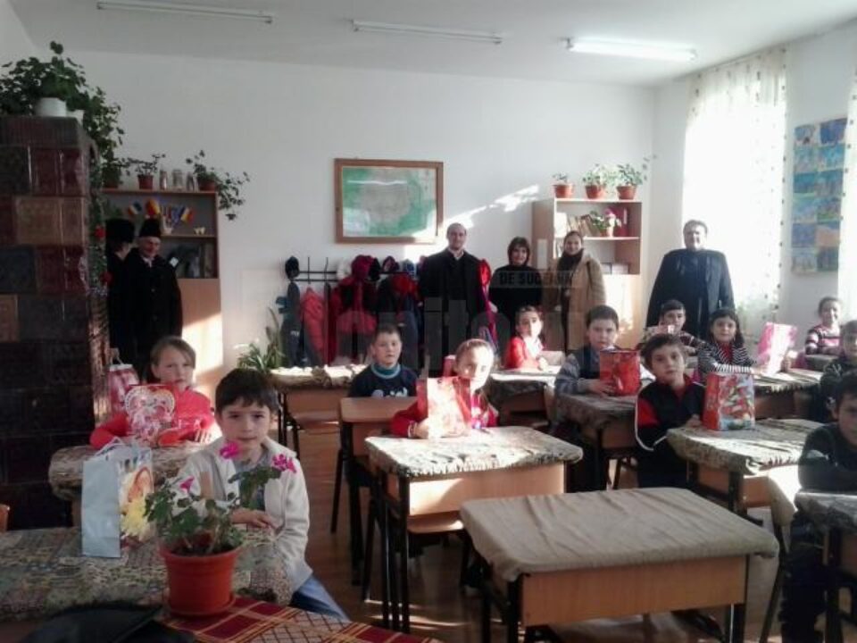Cadouri pentru preșcolari și elevi din Ilișești, din partea Bisericii “Adormirea Maicii Domnului”
