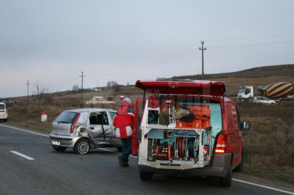 La fața locului au intervenit ambulanțe și echipaje SMURD