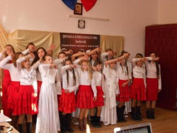 Program artistic realizat de elevii școlii, sub îndrumarea cadrelor didactice ale școlii