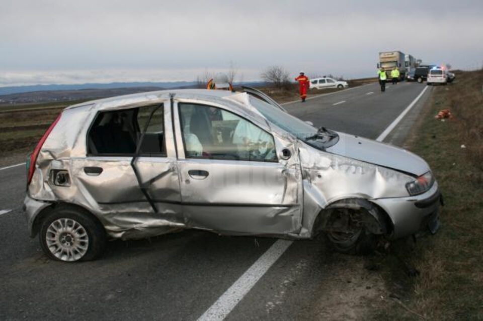 Autoturismul Fiat Punto în care se aflau mama și cei 3 copii