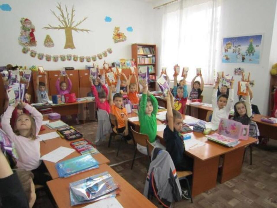 Costel Babiuc a adus daruri tuturor copiilor din școlile și grădinițele rădăuțene