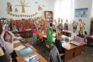 Costel Babiuc a adus daruri tuturor copiilor din școlile și grădinițele rădăuțene