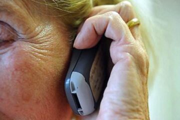 Polițiștii recomandă să manifestați prudență în cazul în care primiți un astfel de telefon și să nu dați curs respectivelor solicitări Foto: Corbis