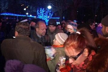 Cele o mie cinci sute de pachete au fost oferite de primarul Aurel Olărean și de viceprimarul Dumitru Ciubotariu