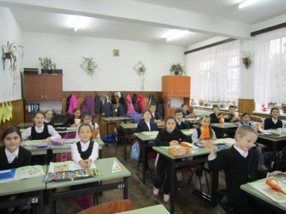 Costel Babiuc a adus daruri tuturor copiilor din școlile și grădinițele rădăuțene