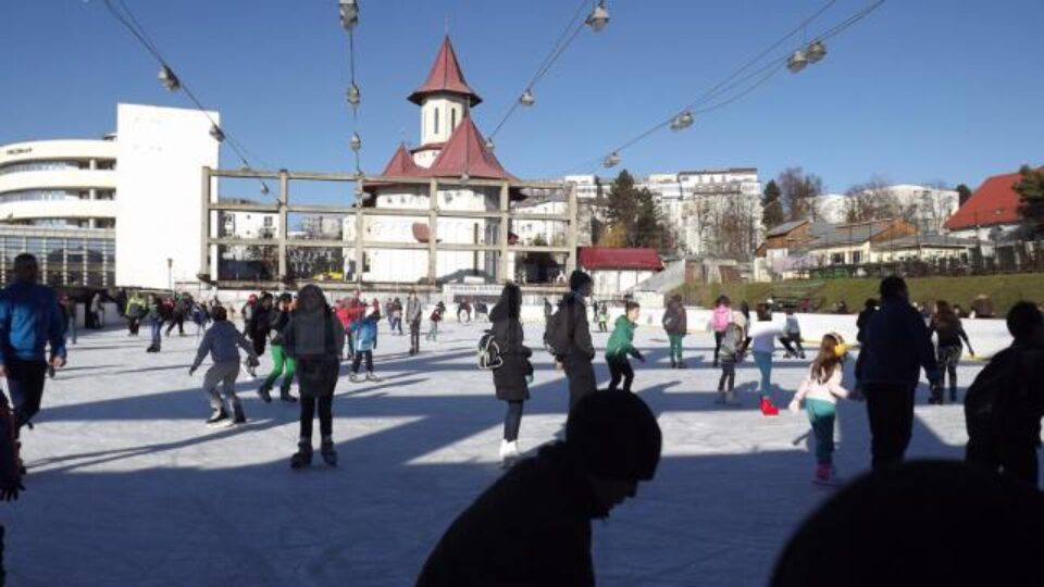 Cei mai mulți patinatori, 2.658, au fost elevi și studenți, care beneficiază de un tarif special de acces Cei mai mulți patinatori, 2.658, au fost elevi și studenți, care beneficiază de un tarif special de acces