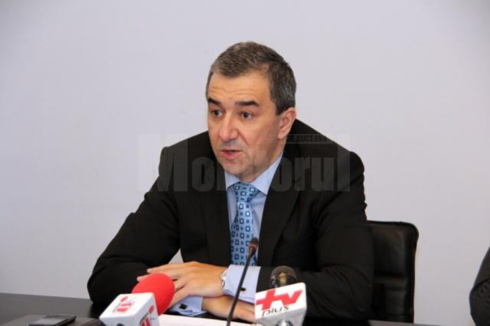 Președintele Consiliului Județean Suceava, Cătălin Nechifor, și prefectul județului, Florin Sinescu Președintele Consiliului Județean Suceava, Cătălin Nechifor, și prefectul județului, Florin Sinescu