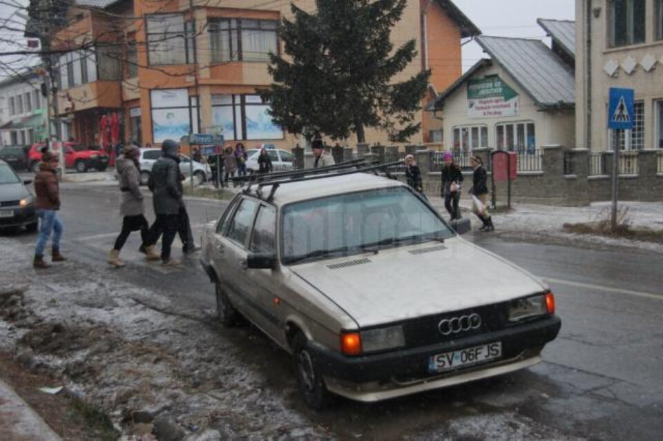Accidentul s-a produs în condițiile unui carosabil cu aderență scăzută