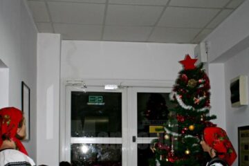 Grupa Îngerașilor de la Grădinița „Sf. Ioan cel Nou” a colindat redacția Monitorului de Suceava