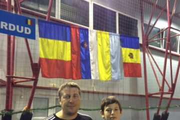 Antrenorul Daniel Ciubotaru, alături de medaliatul cu bronz, Răzvan Mihalache