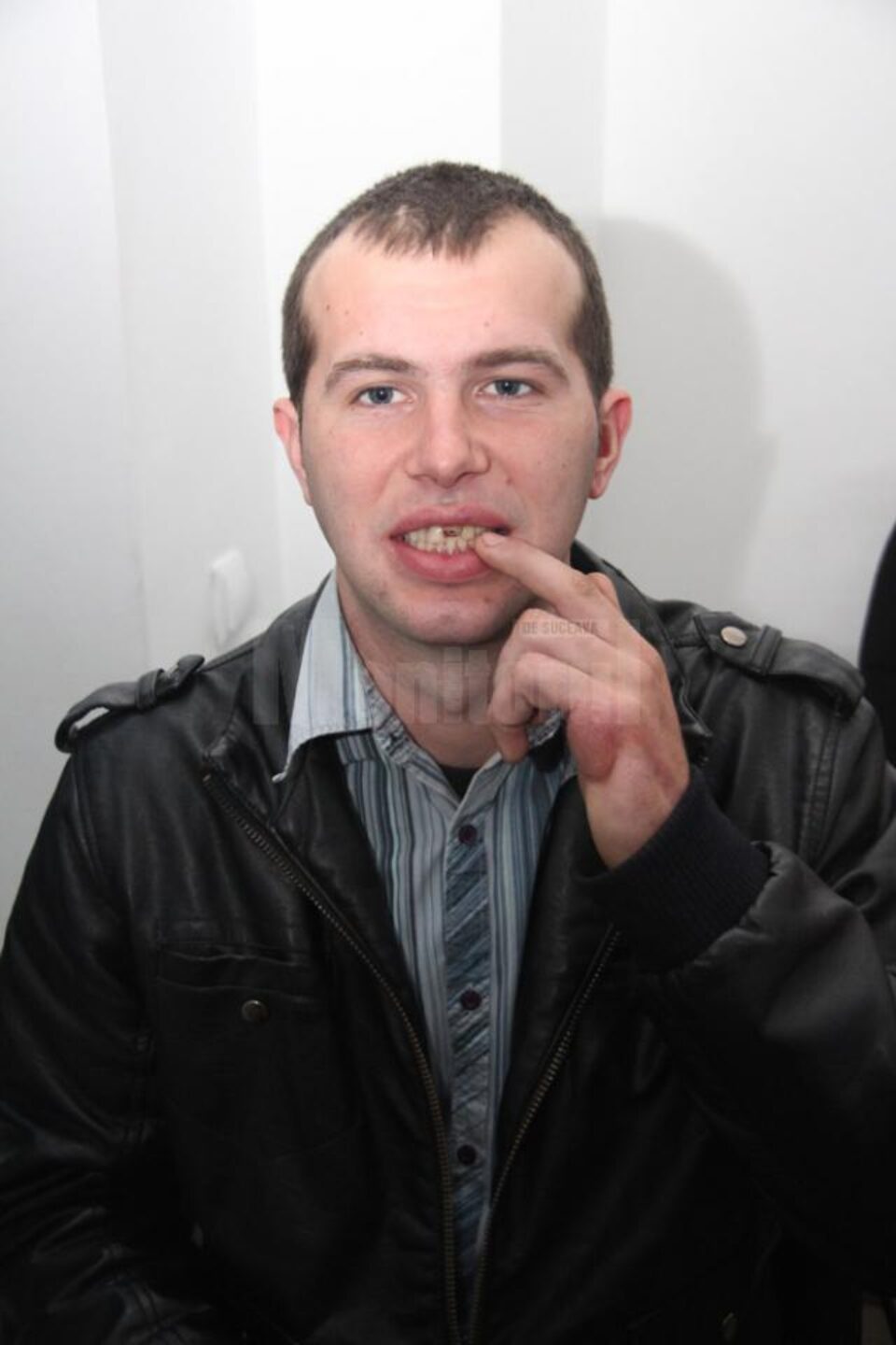 Ionuț Nicolae Mihalachi si-a scos un certificat medico-legal care atestă că a suferit leziuni care necesită 11-12 zile de îngrijiri medicale Ionuț Nicolae Mihalachi si-a scos un certificat medico-legal care atestă că a suferit leziuni care necesită 11-12 zile de îngrijiri medicale