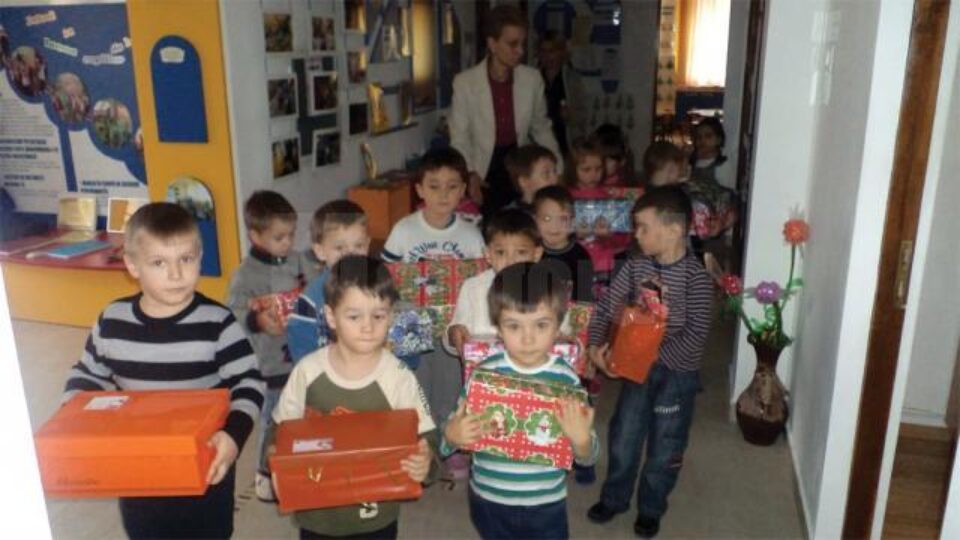 Preșcolarii de la Grădinița cu Program Normal „Țăndărică” Suceava au predat centrelor de colectare 90 de cadouri