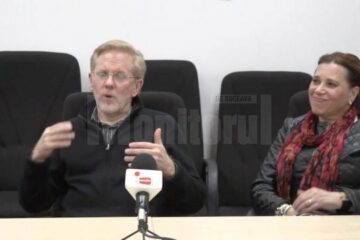 Regizorul Robert Mugge si coproducătorul Diana Zelman