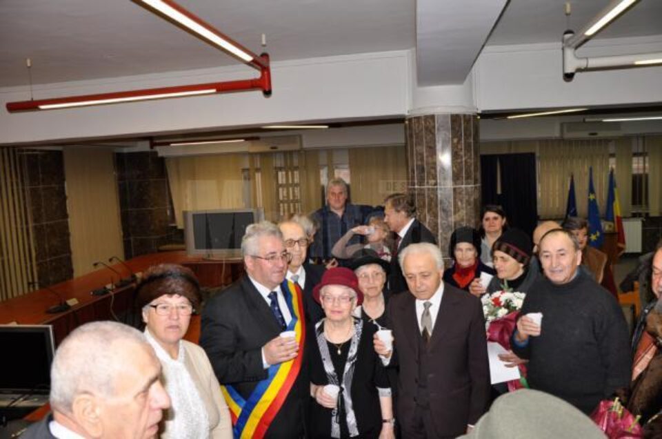 Primăria municipiului Suceava a sărbătorit sâmbătă, 14 decembrie, 20 de cupluri care au împlinit 50 de ani de căsătorie