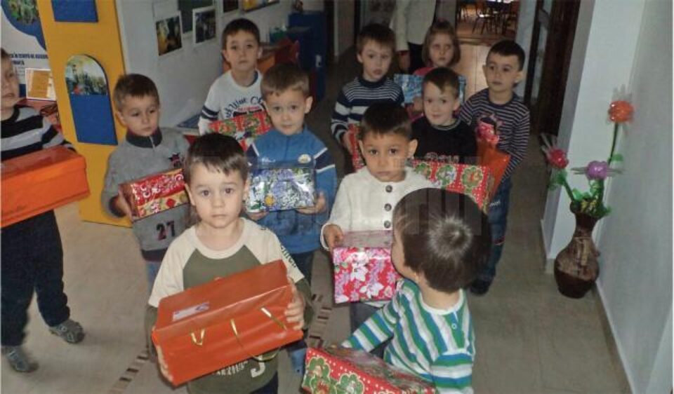 Preșcolarii de la Grădinița cu Program Normal „Țăndărică” Suceava au predat centrelor de colectare 90 de cadouri