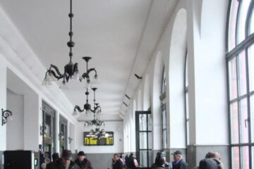 Românii sunt nemulțumiți de curățenia din gări și din trenuri