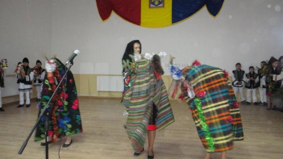 Obiceiuri de Crăciun și Anul Nou pe scena Căminului Cultural din Burla