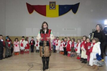 Obiceiuri de Crăciun și Anul Nou pe scena Căminului Cultural din Burla