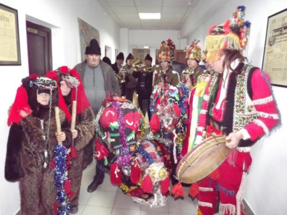 Datini și obiceiuri din Fântânele, la redacția Monitorului de Suceava