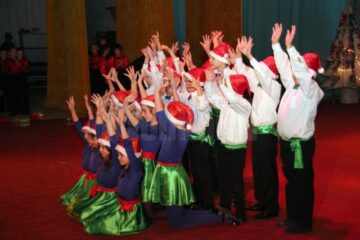 Spectacolul „Iarna a nins cu... talente” a fost susținut de elevii din clasele I-VIII, dar și de cei din clasele pregătitoare