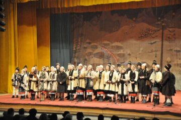 Spectacolul a fost deschis de grupul Mugurașul