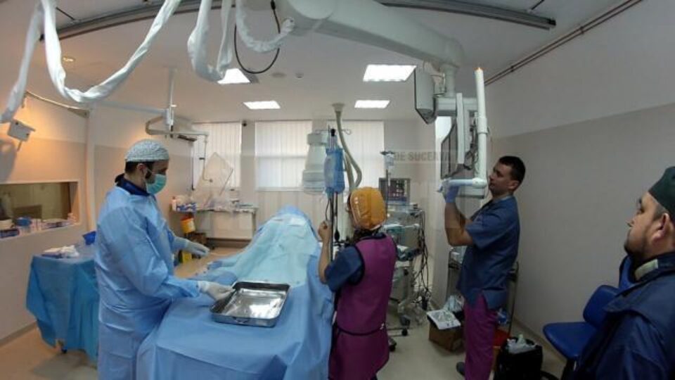Pacientul, un tânăr de 32 ani, s-a internat operat din cauza unor dureri puternice de cap, care-l chinuiau de zece ani