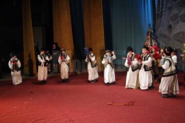 „Iarna a nins cu talente” în spectacolul de Crăciun organizat de Școala Gimnazială Nr. 1 din Suceava