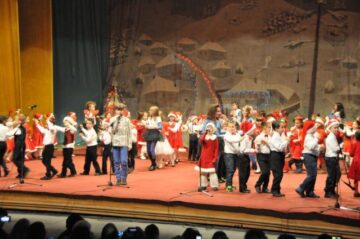 „Iarna a nins cu talente” în spectacolul de Crăciun organizat de Școala Gimnazială Nr. 1 din Suceava