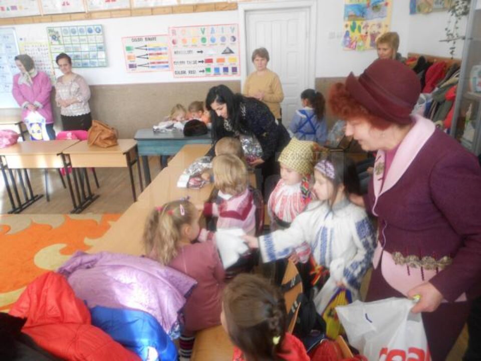 „O lume a prieteniei”, proiect educațional derulat între grădinița din Obcini și școala din Șcheia „O lume a prieteniei”, proiect educațional derulat între grădinița din Obcini și școala din Șcheia