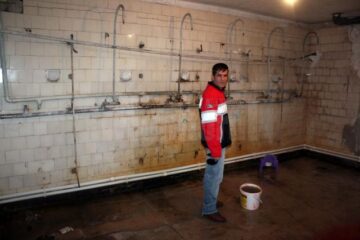 Baia comună cu dușuri, un adevărat focar de infecție