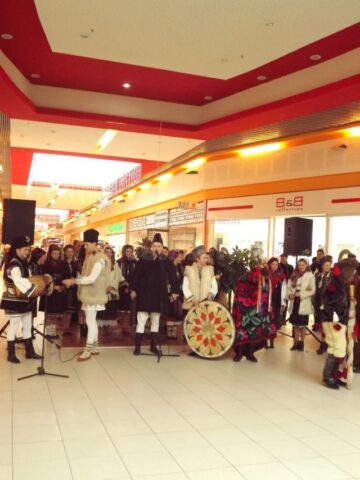 Târg de Crăciun și frumoase spectacole de tradiții de iarnă, la Shopping City Suceava
