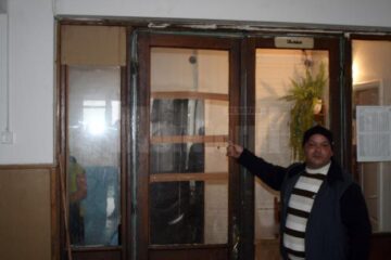 Geamurile sunt foarte șubrede și reprezintă un pericol iminent