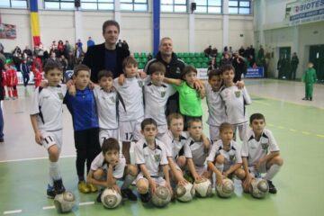 Gică Popescu i-a premiat pe câștigătorii Cupei „Moș Crăciun” de la Suceava
