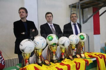 Gică Popescu i-a premiat pe câștigătorii Cupei „Moș Crăciun” de la Suceava