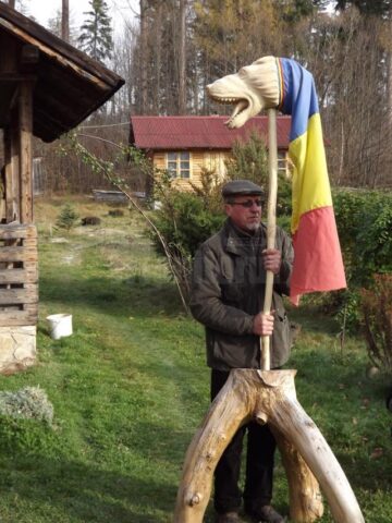 Meșterul care dă viață cioatelor și rădăcinilor
