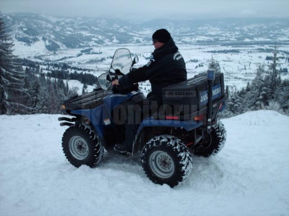 Lucrătorii celor 8 posturi de jandarmi montane au intensificat acțiunile pe traseele turistice și în zonele unde este posibil să se producă evenimente Lucrătorii celor 8 posturi de jandarmi montane au intensificat acțiunile pe traseele turistice și în zonele unde este posibil să se producă evenimente