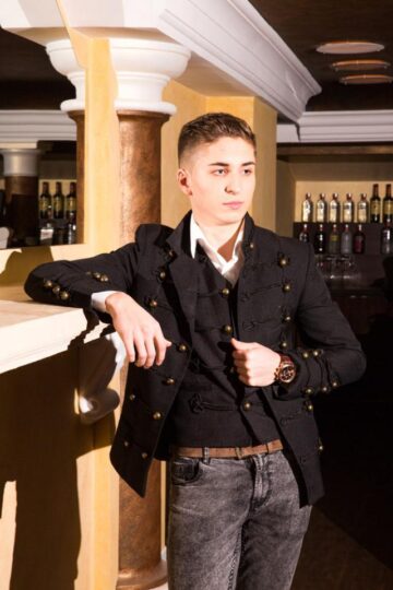 Ținute din cadrul prezentării de modă Gold man. Foto: Ionuț Drăgoi și Alex Sofian