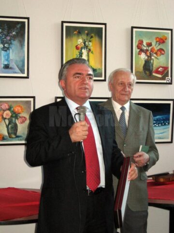 Vernisajul unei expoziții de pictură realizată de artistul plastic Radu Bercea